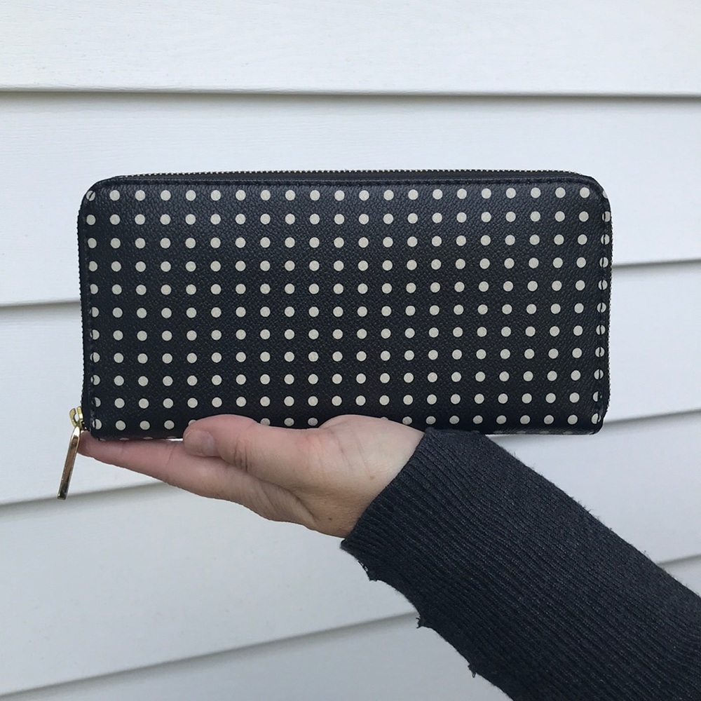 Black and ivory polka-dot Fossil wallet.
